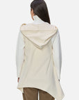 Enjoy unrestricted movement with high-stretch material in casual wear
