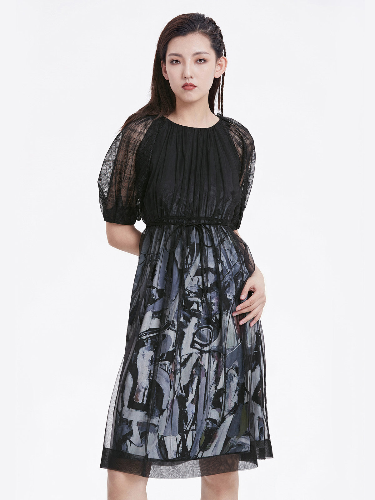 Bedrucktes Kleid mit transparenten Netzärmeln und Gittermuster
