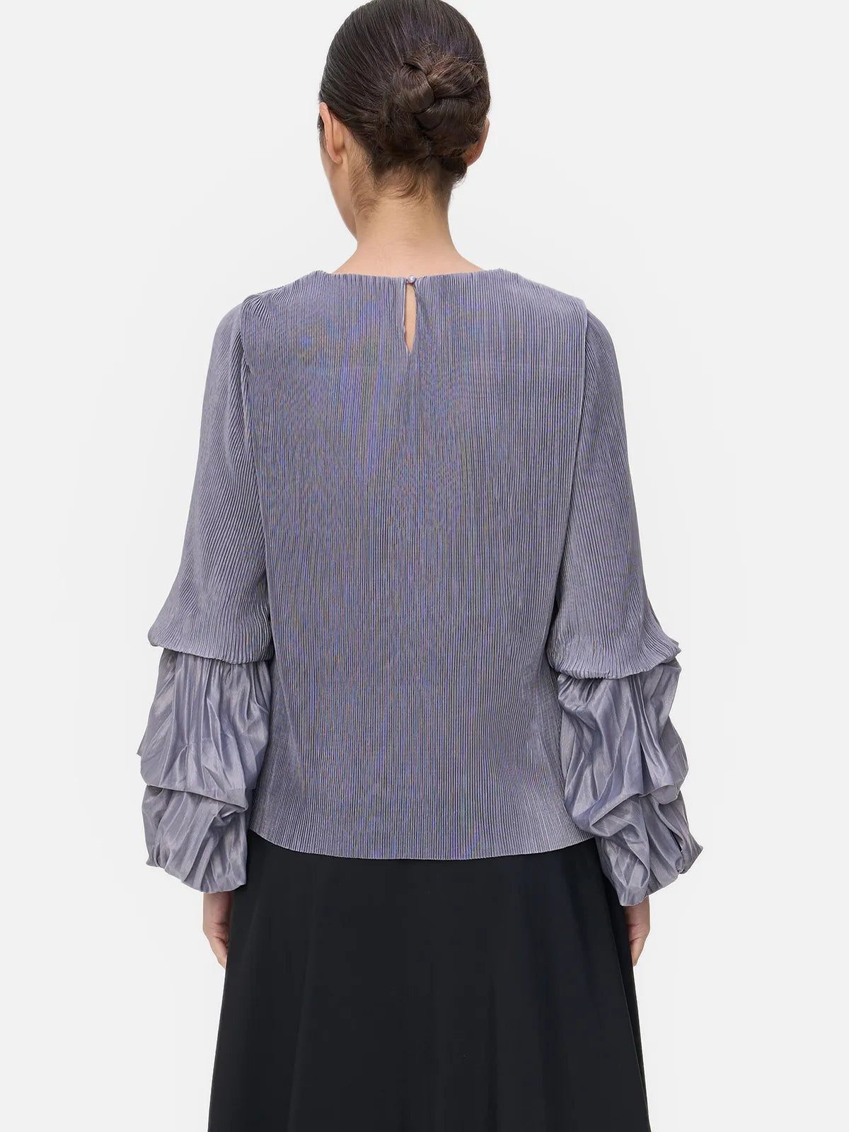 Blusa de manga farol con volante y cuello redondo