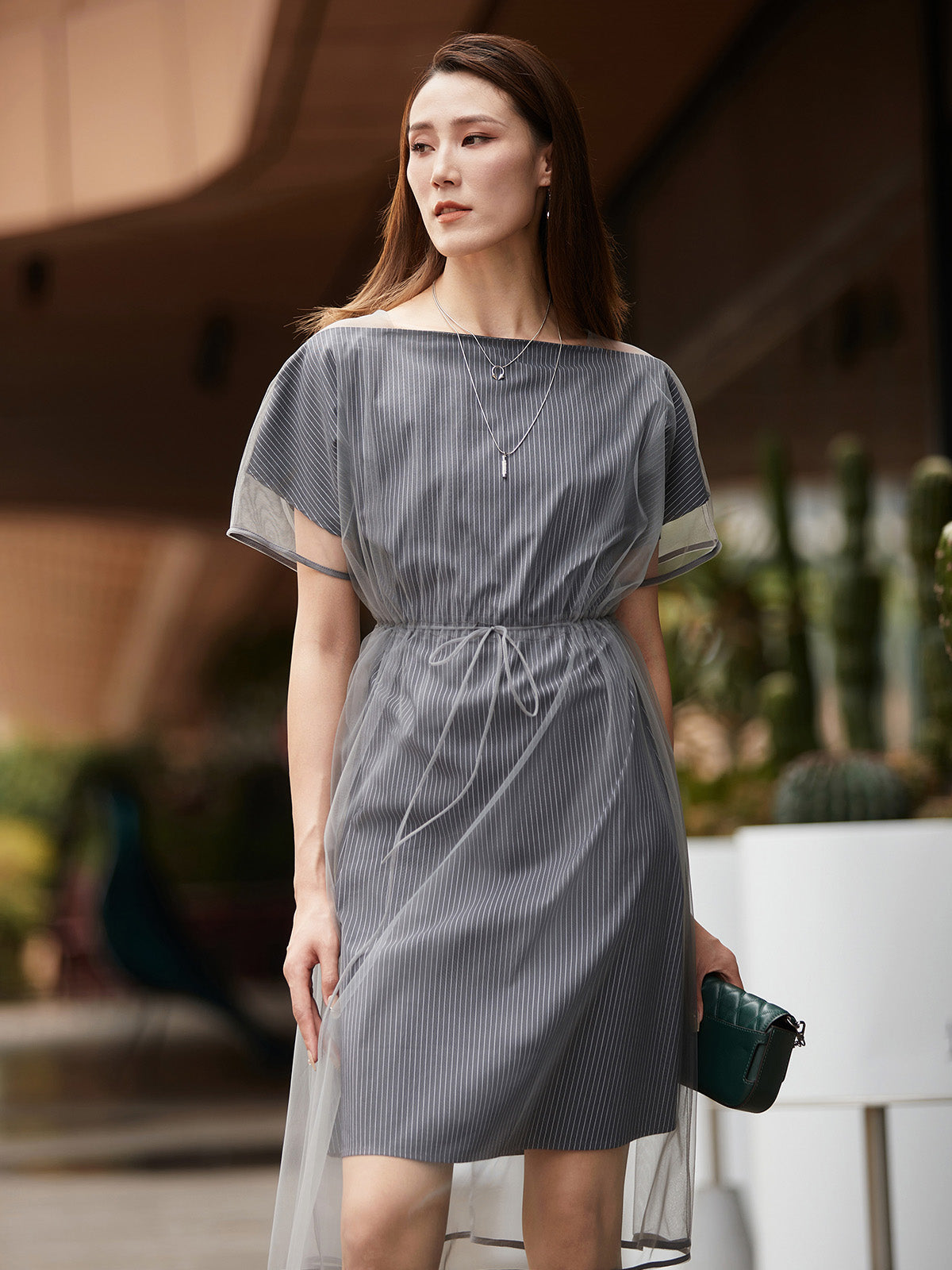 short sleeve bateau neck tulle midi dress with waist tie in grey S·DEER