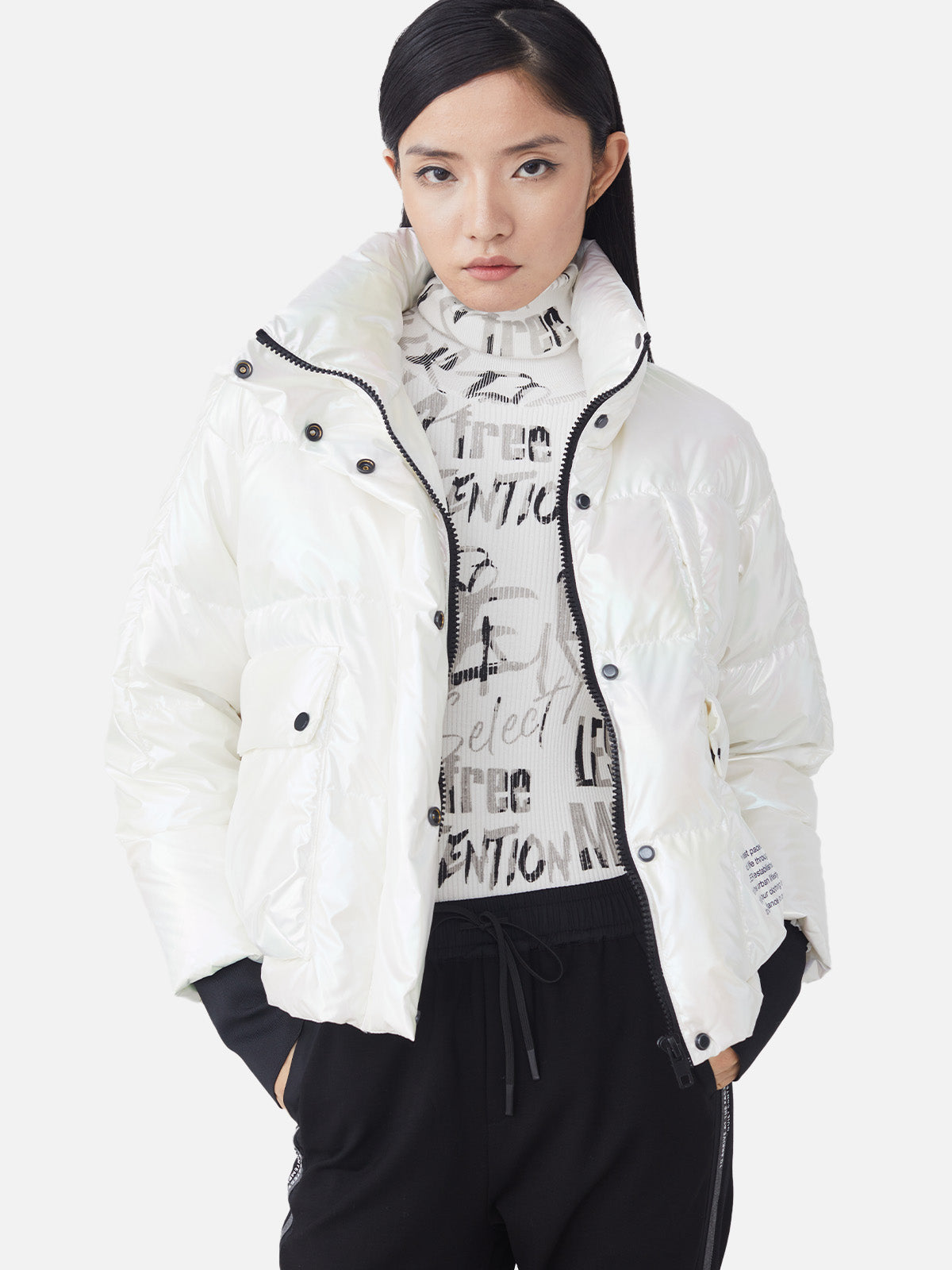 Short High-Necked Down Jacket With Contrasting Letters