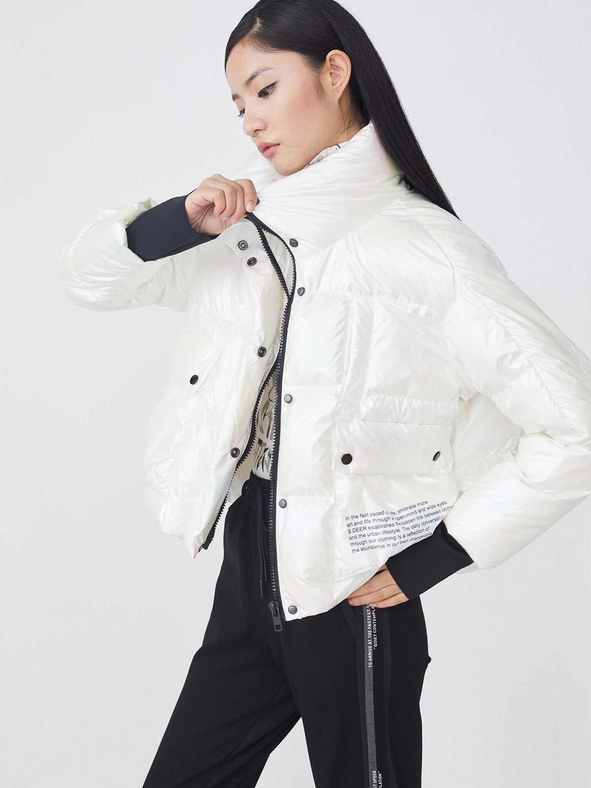 Short High-Necked Down Jacket With Contrasting Letters