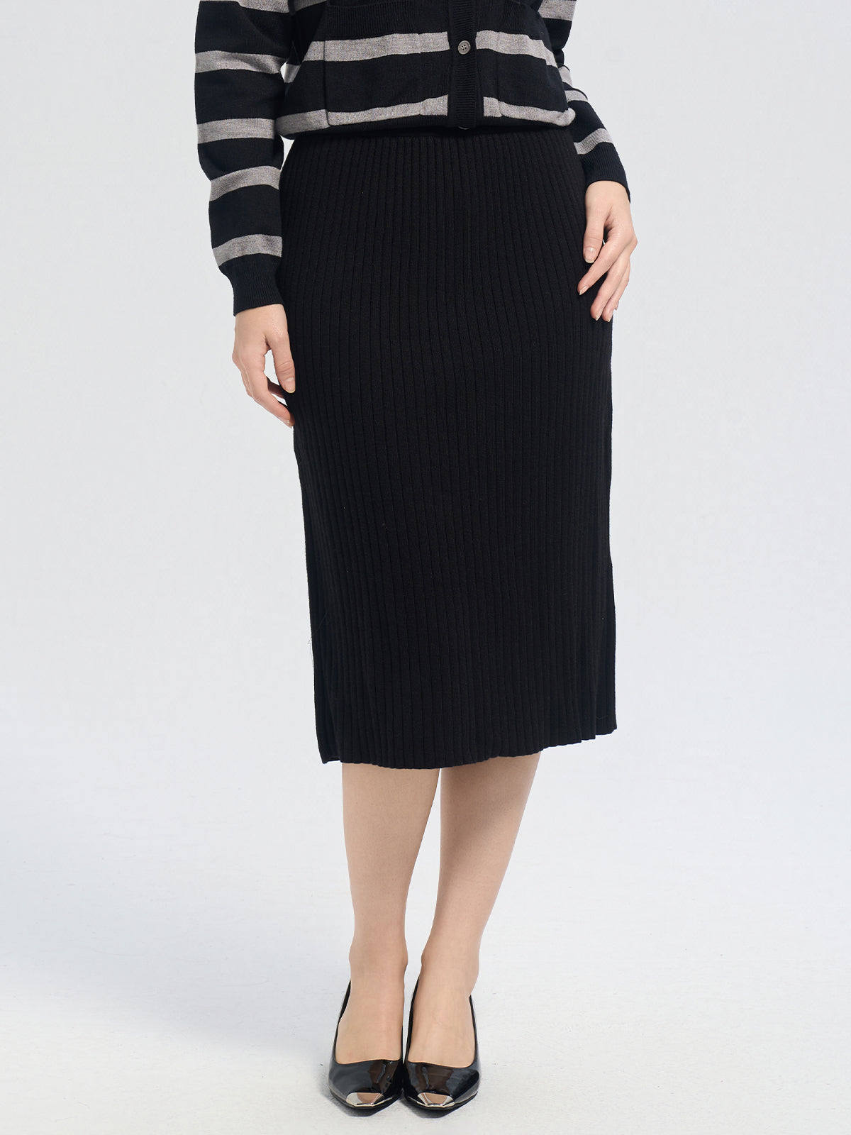 S·DEER solid striped skirt in black, casual and cozy