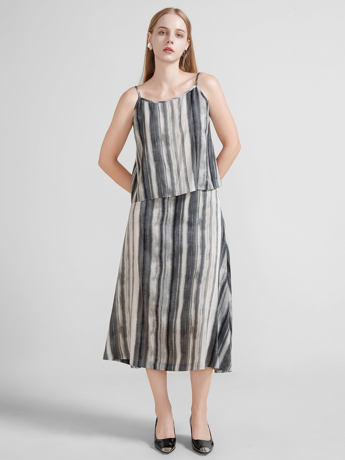 Grey and white printed strip skirt, cozy and casual