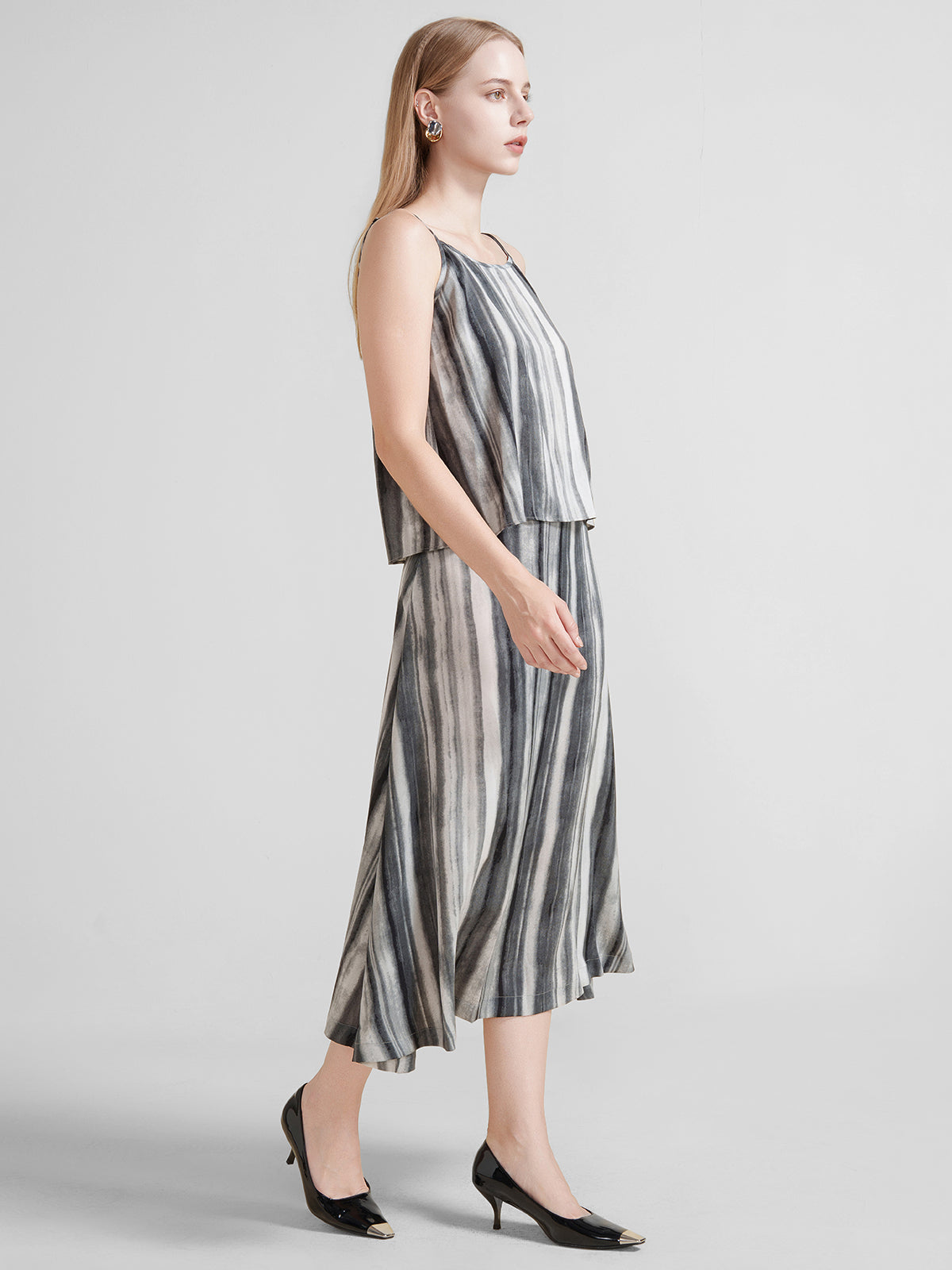 Grey and white printed strip skirt, perfect for summer