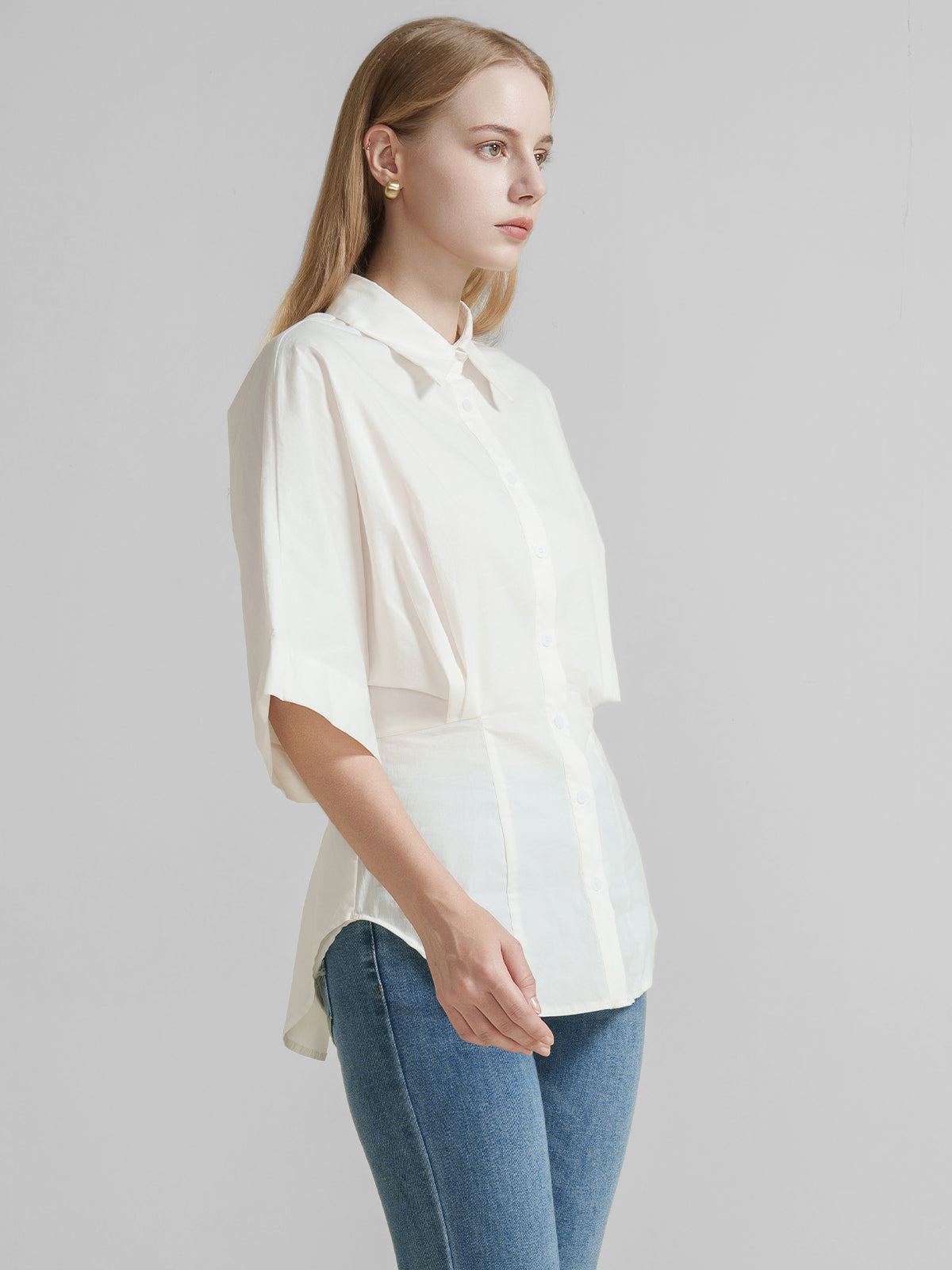 Chic white puff-sleeve shirt with a structured waist and classic button-down front