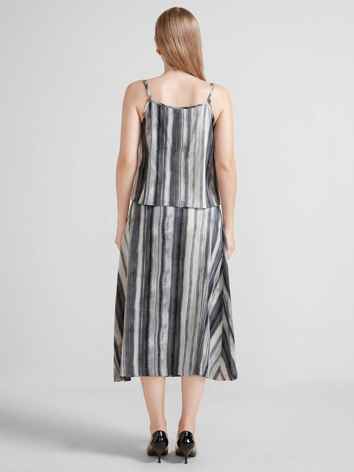 Grey and white printed strip skirt, cozy and casual