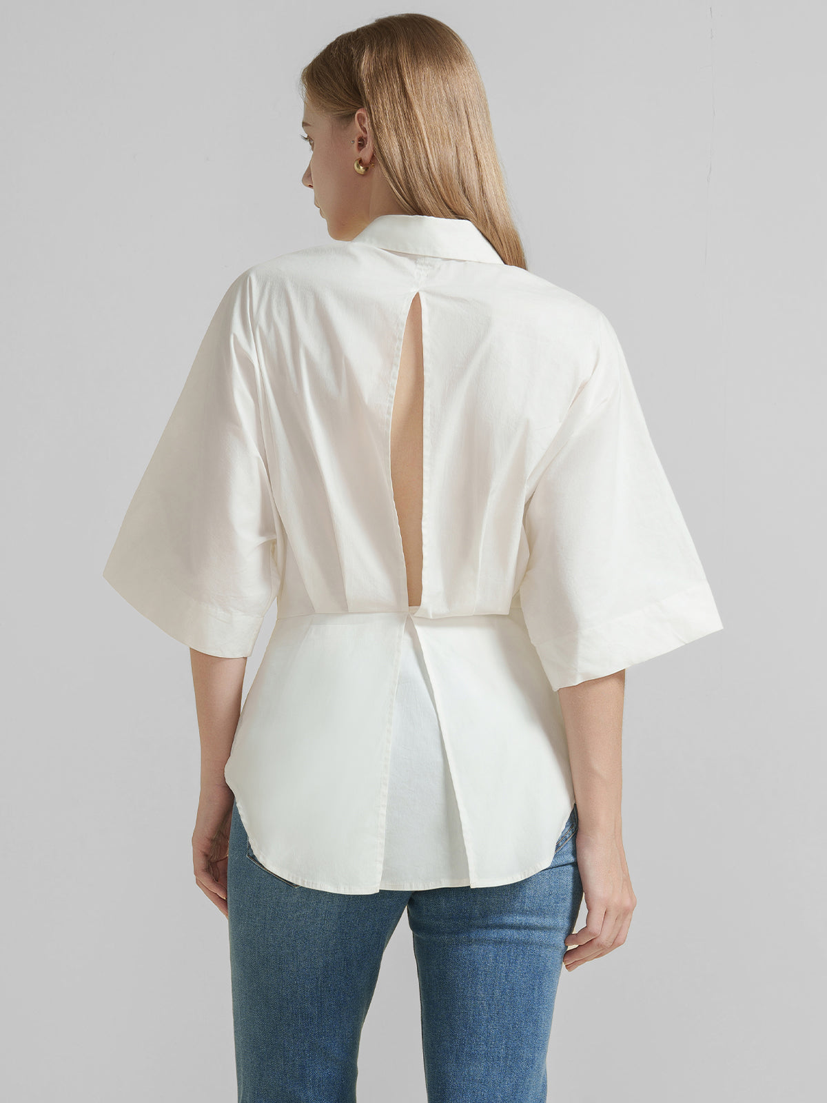Elegant short-sleeve white blouse featuring voluminous puff sleeves and a tailored silhouette