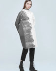 Abrigo de lana holgado con estampado de tinta y capucha 