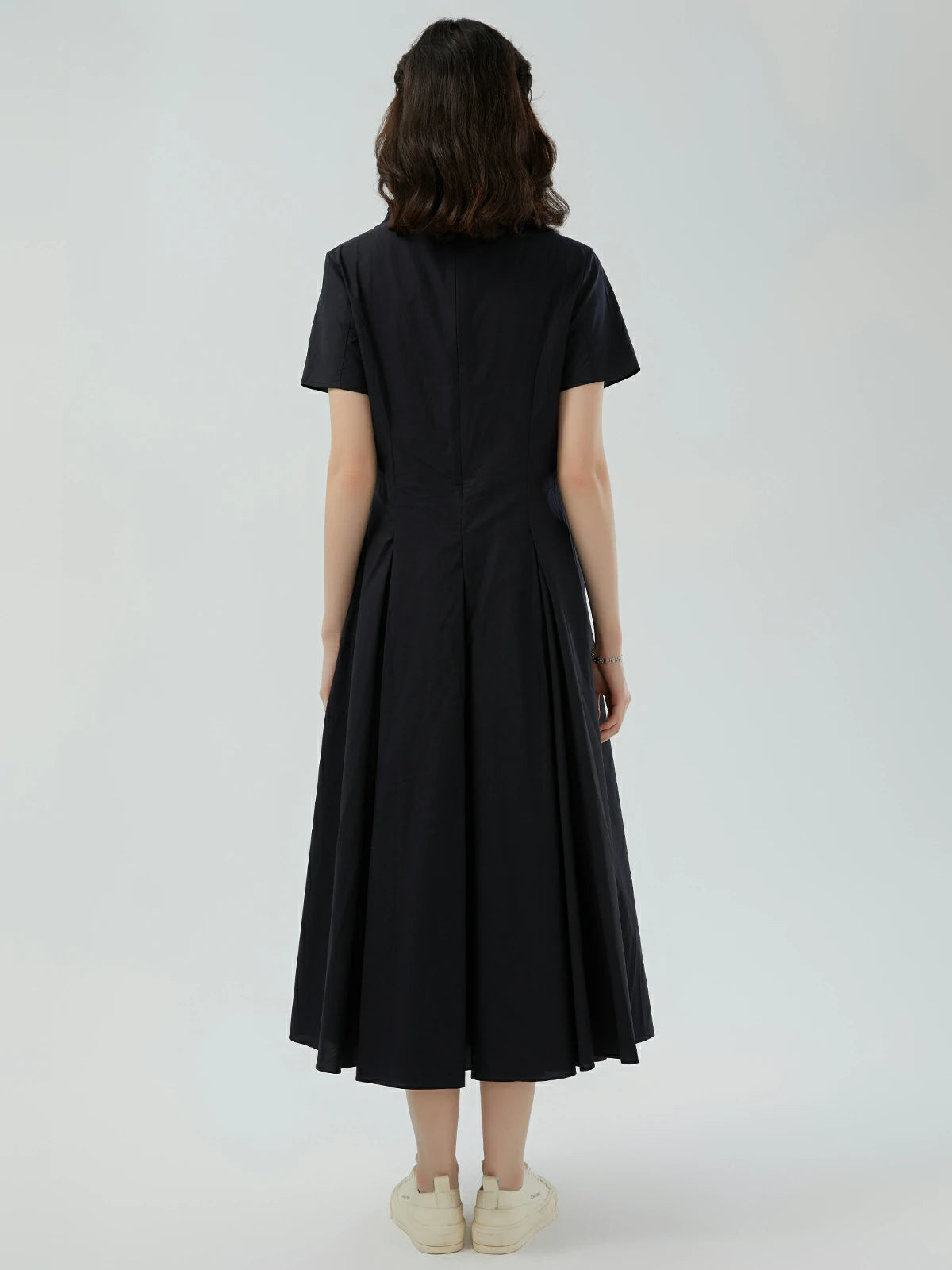 Vintage-Kleid mit plissierter Taille und Stehkragen