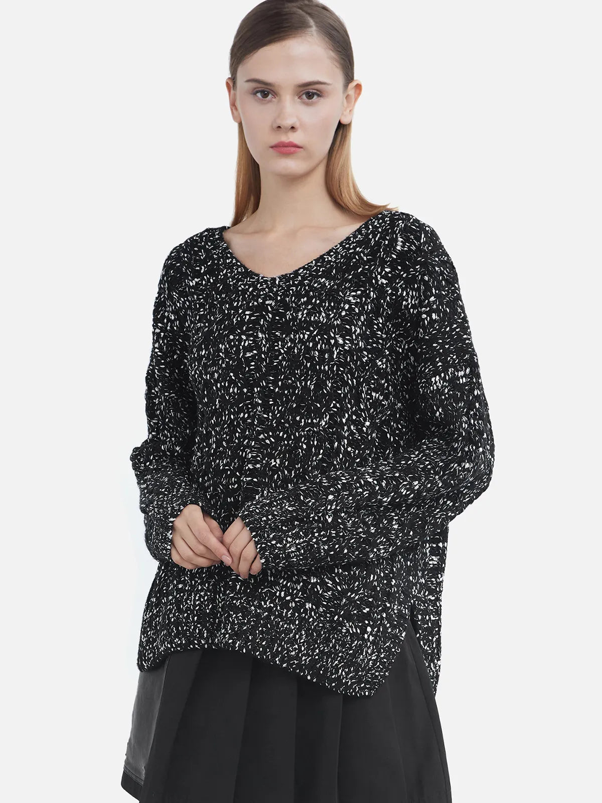 Gerippter Pullover mit V-Ausschnitt und geteiltem Saum