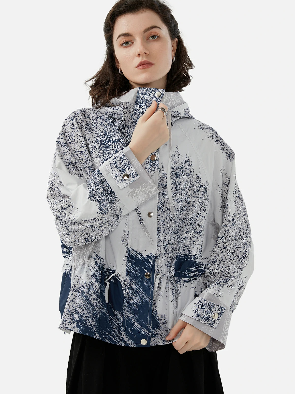 Contrast color printed high-neck hooded jacket