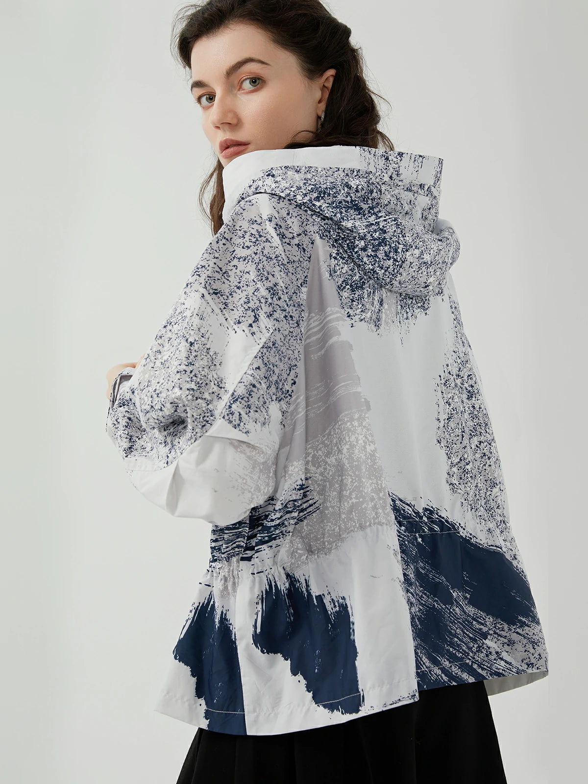 High-neck hooded jacket with contrast color printing