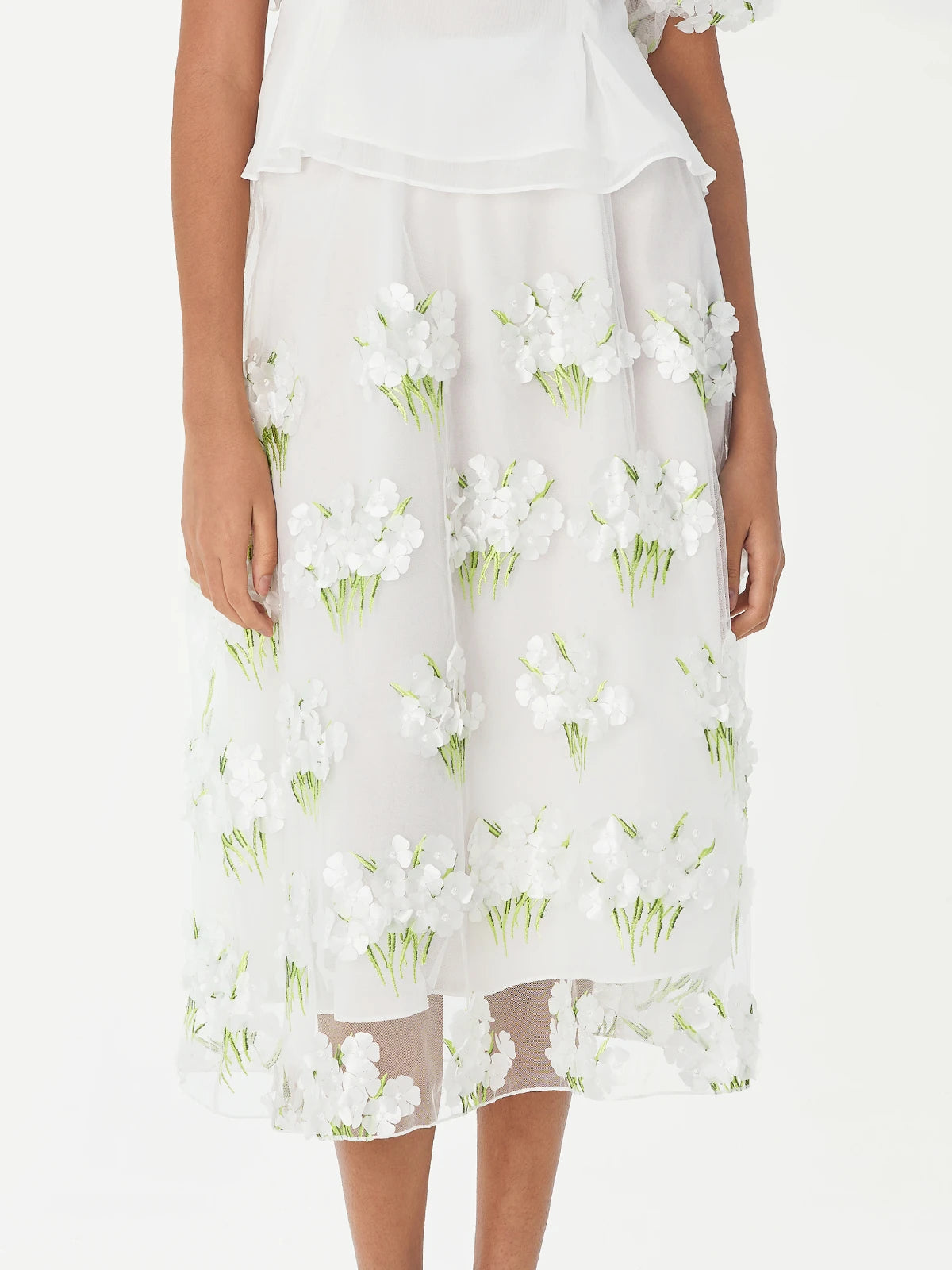 Fashion V-neck mesh embroidery floral short-sleeved skirt suit