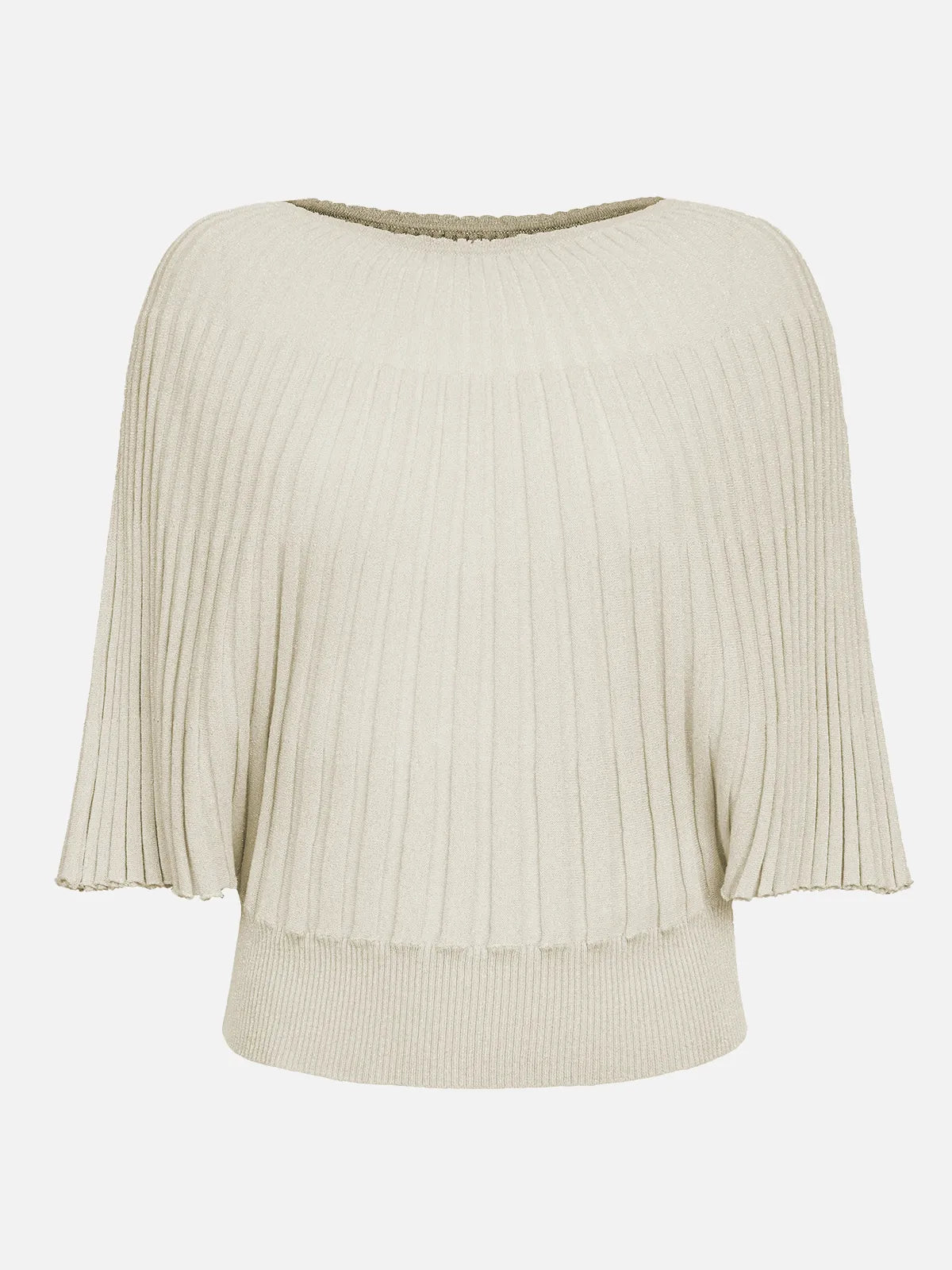 Comfortable and loose-fitting autumn knitwear: A fashionable choice for casual chic.