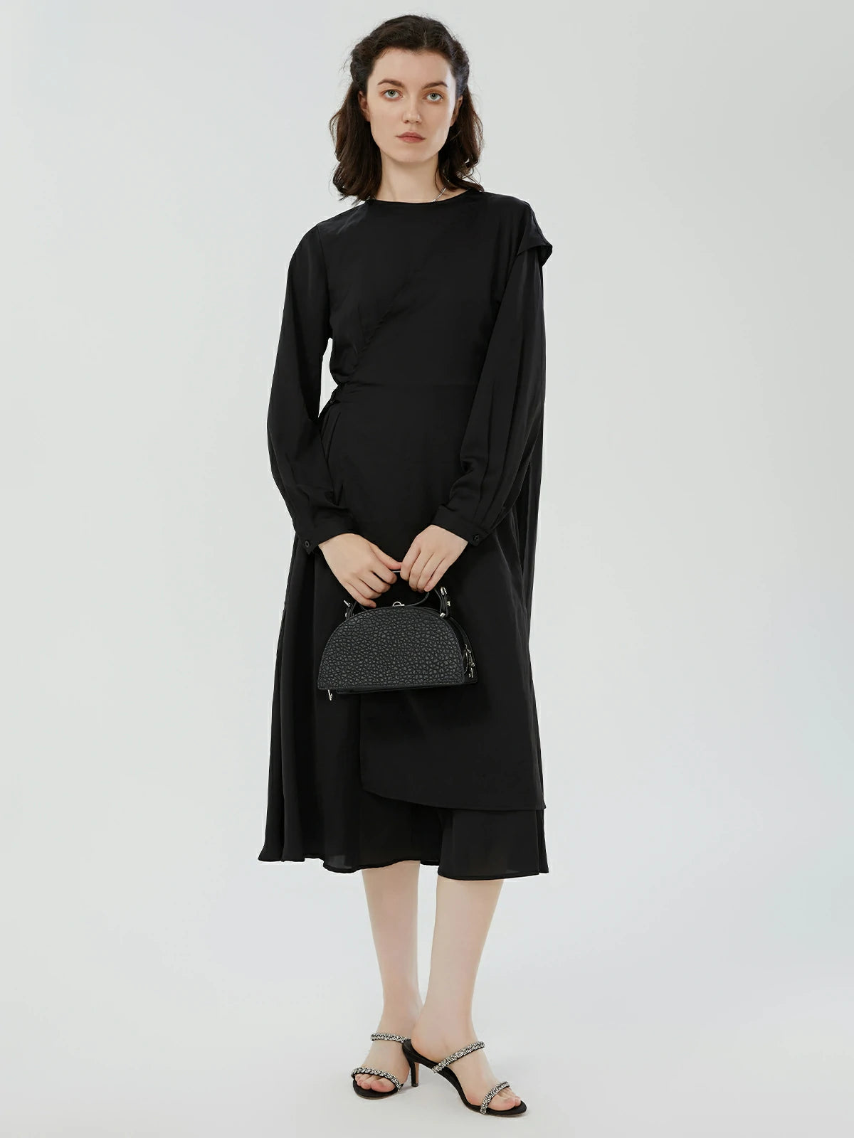 Elegant and stylish, the autumn irregular long sleeve dress