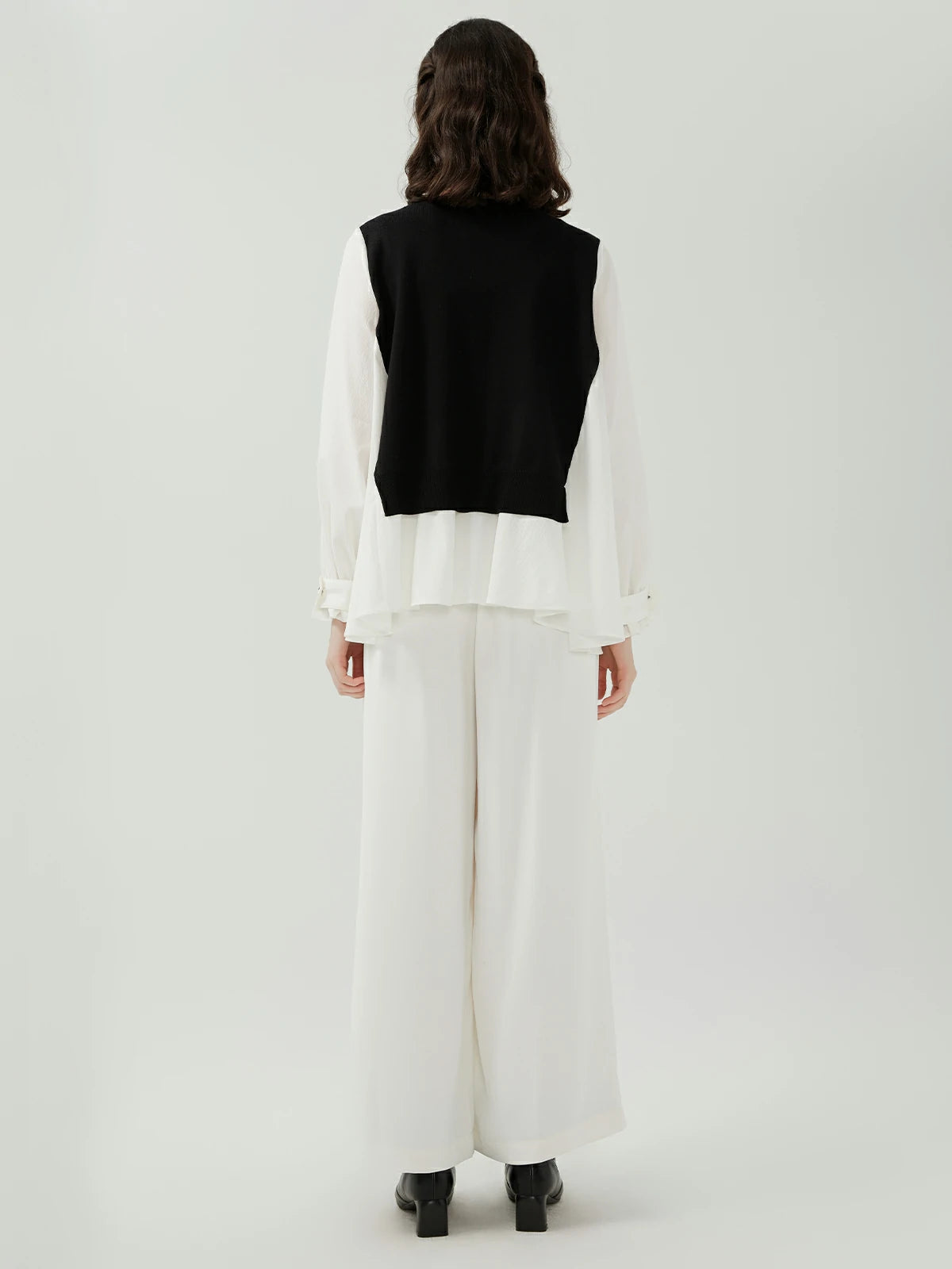 Modern Fashion Contrast Shirt with Ruffled Edges: A contemporary design with delicate details.