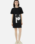 Lockeres T-Shirt-Kleid mit Portrait-Print