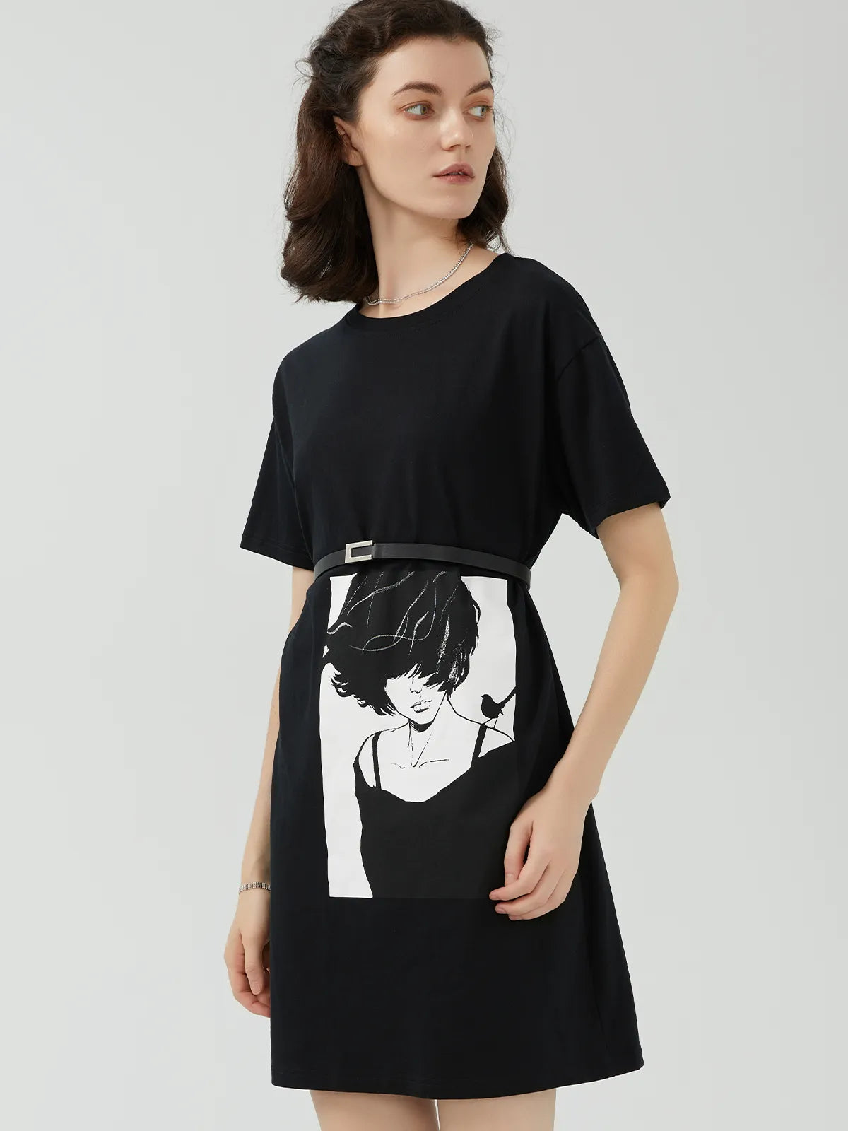 Vestido estilo camiseta holgado con estampado de retrato