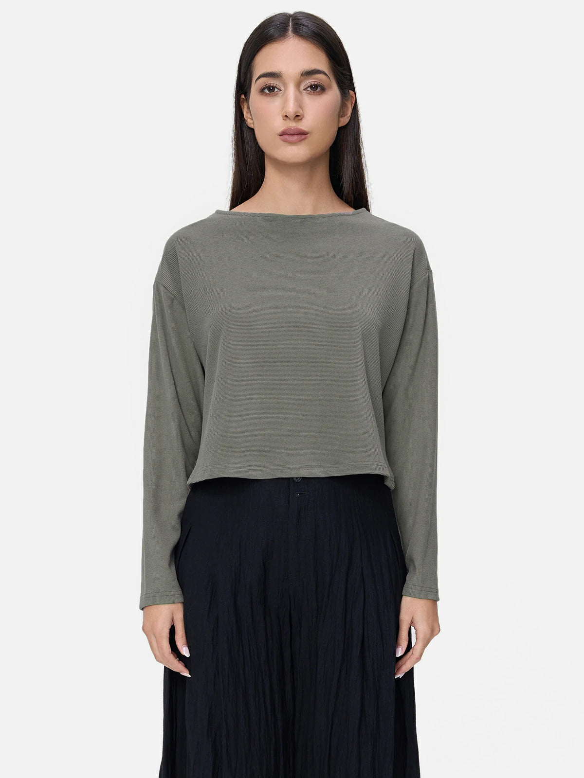 Loose-fitting T-shirt with drop-shoulder sleeves for a relaxed look