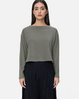 Loose-fitting T-shirt with drop-shoulder sleeves for a relaxed look