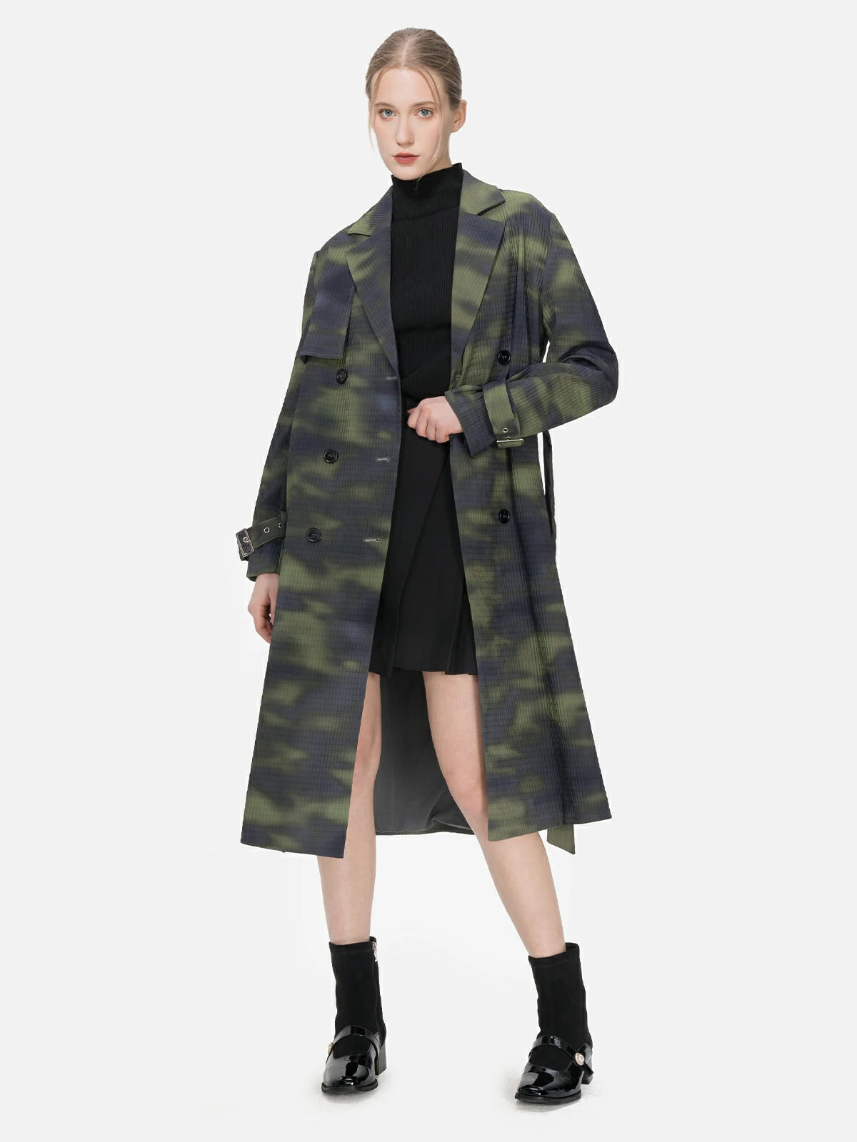 Elevate your wardrobe with this gray and green trench coat, featuring irregular prints that add an artistic flair, creating a unique and stylish ensemble.