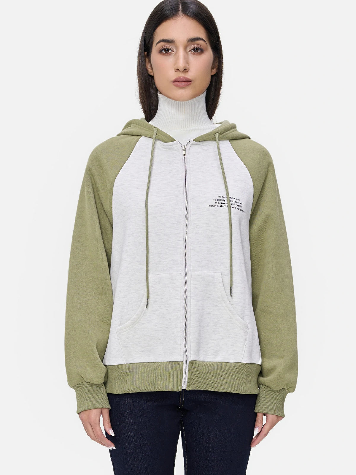Cleverly designed pocketed zip-up sweatshirt