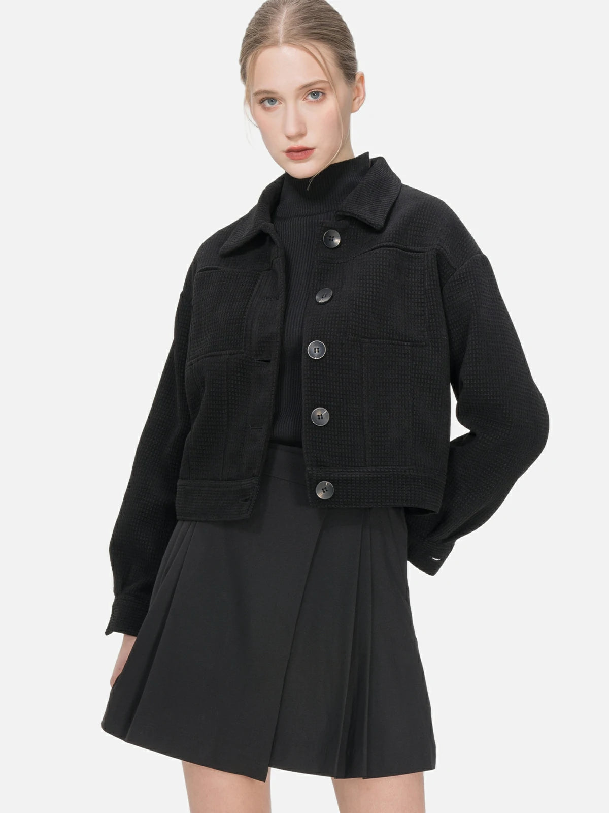 Elevate your wardrobe with this black short jacket, featuring a collared design and an exquisite waffle-grid pattern.