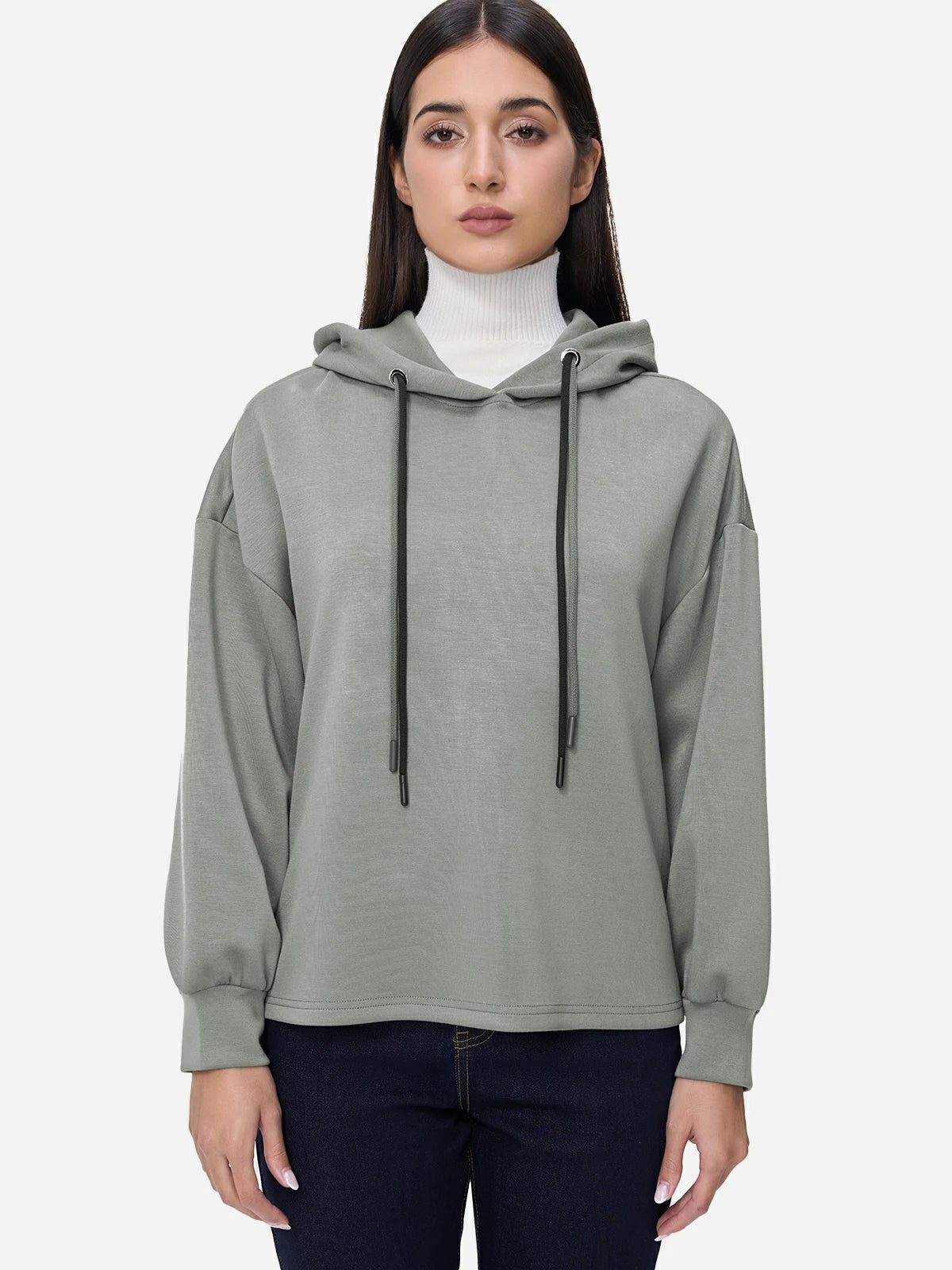 Versatile Fashion: Stylish Grey Hoodie with a Relaxed Fit