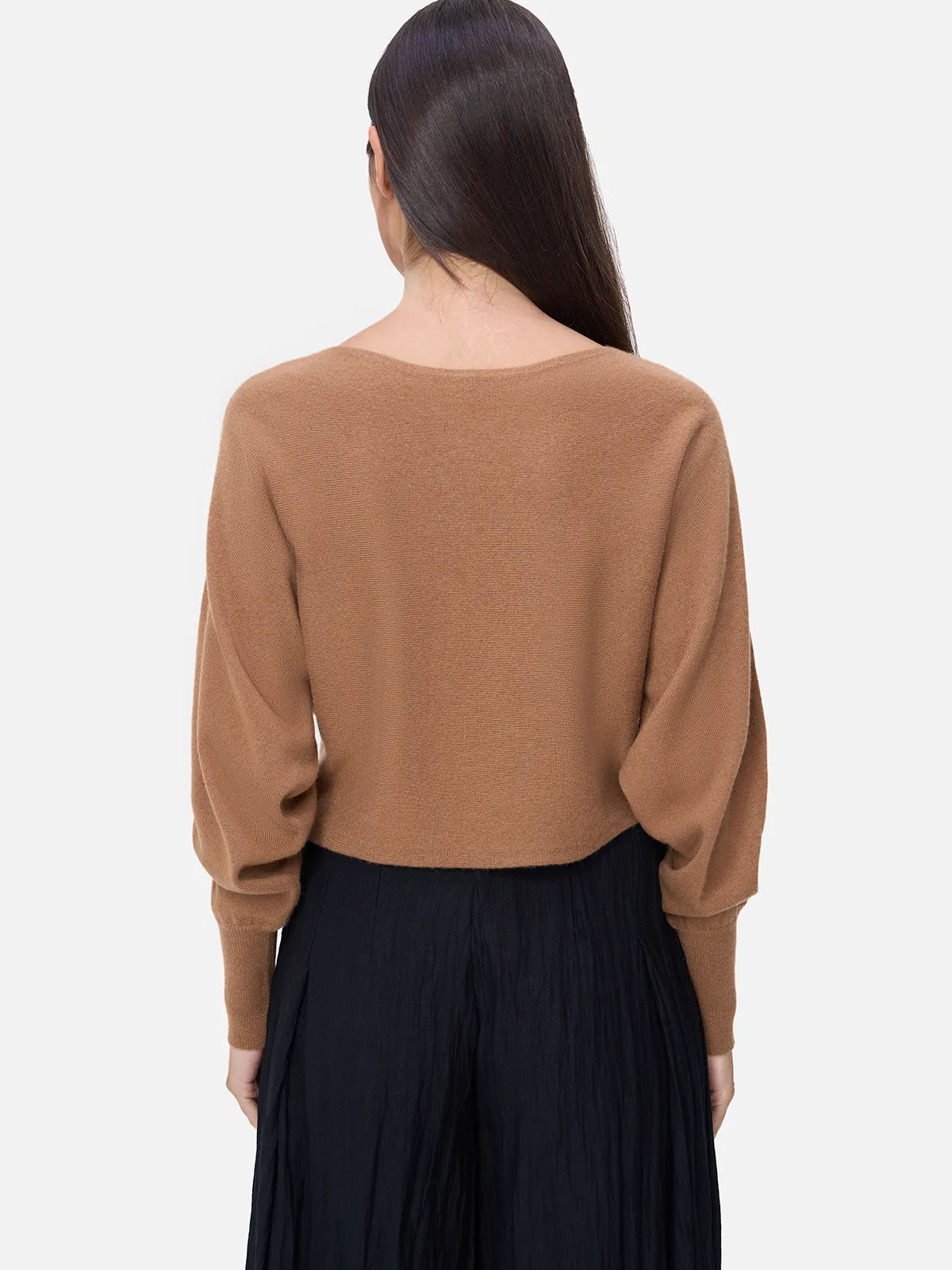 Versatile Round Neck Cashmere Sweater with Short Batwing Sleeves