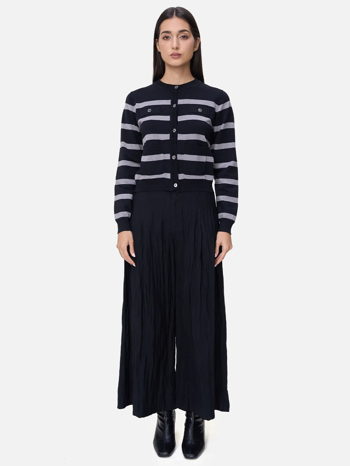 Comfortable fit and confident style in the striped cardigan with a round neckline