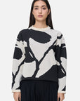 Stylish ribbed sweater with a loose-fitting design