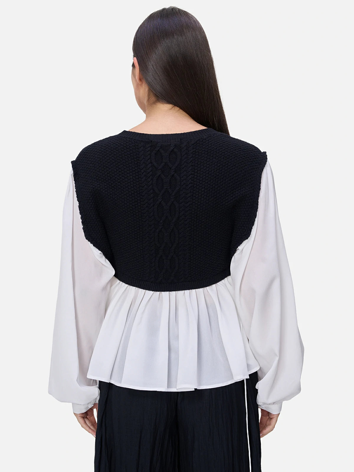 Elegant and comfortable waist-cinching top