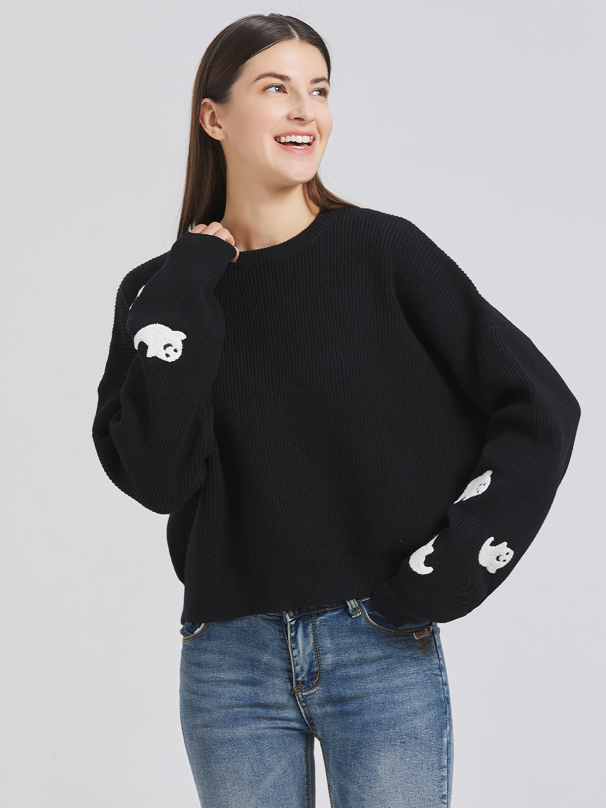 Round neck pullover&#39;s joyful Halloween fashion: Enhancing the festive spirit.