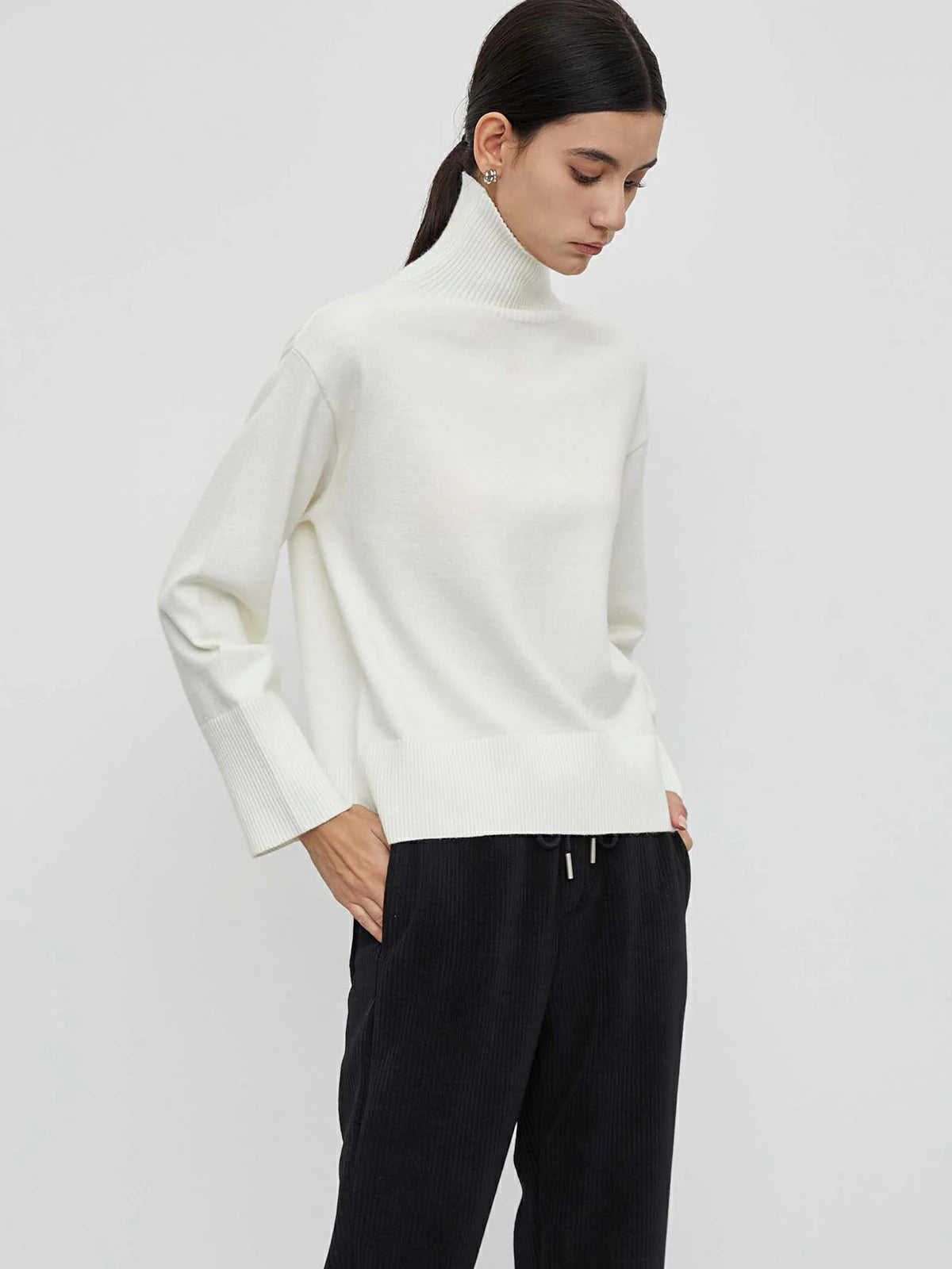 Classic White Turtleneck Knitwear Enhanced with Textured Ribbing