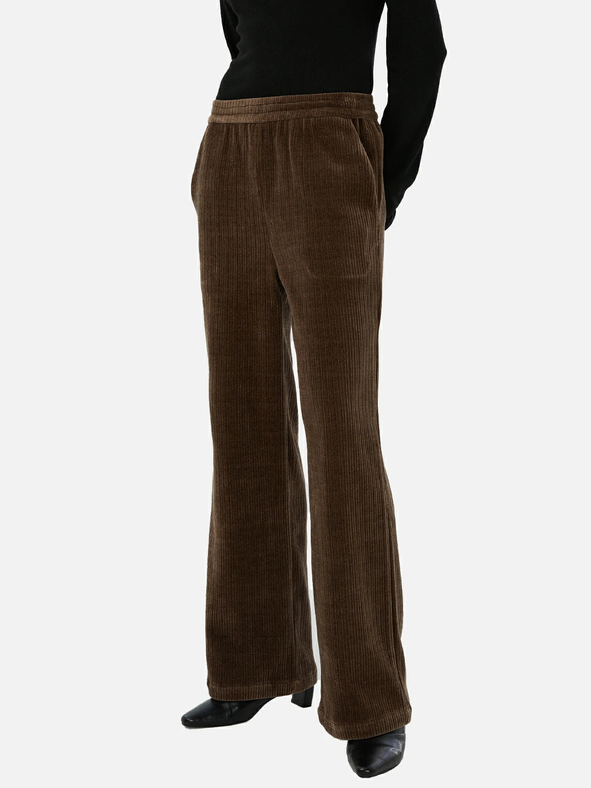 Styling tips for brown corduroy straight-leg pants with a classic and stylish appearance