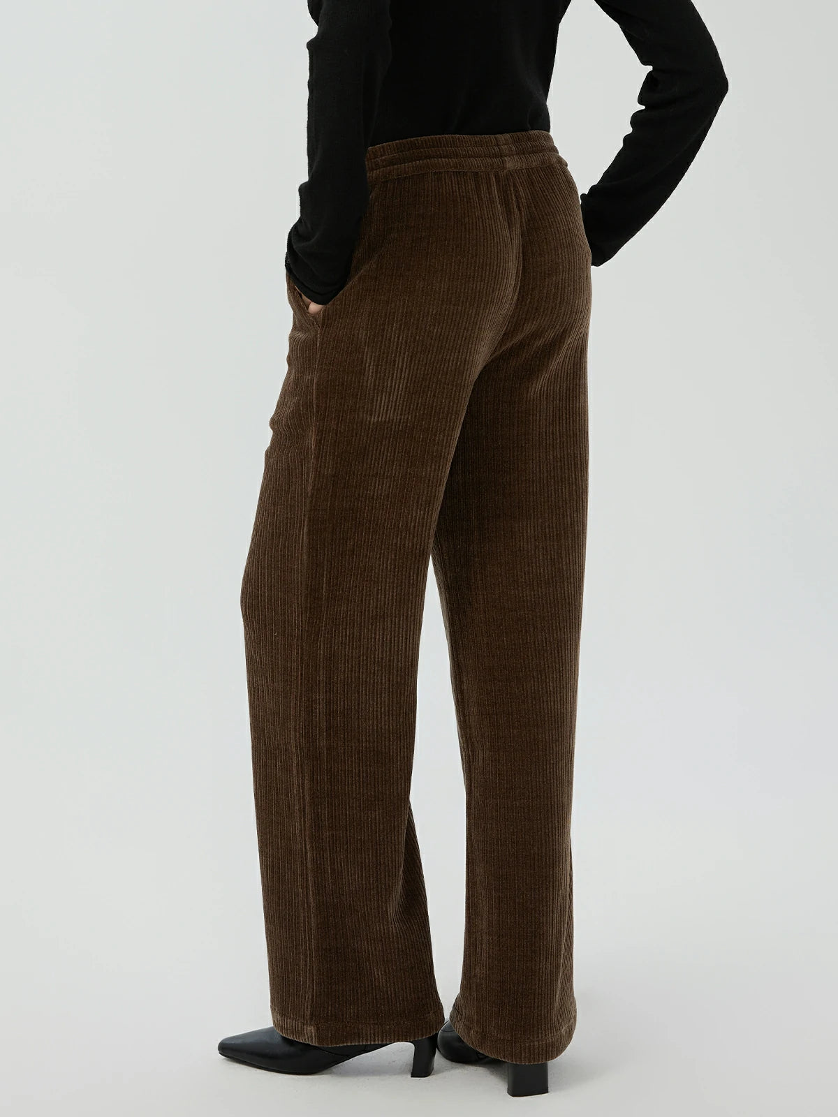 Versatility of high-quality corduroy fabric in straight-leg trousers