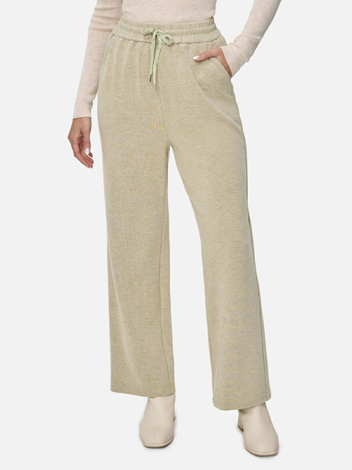 Comfortable Elegance: Experience the perfect blend of comfort and elegance in these knitted pants.