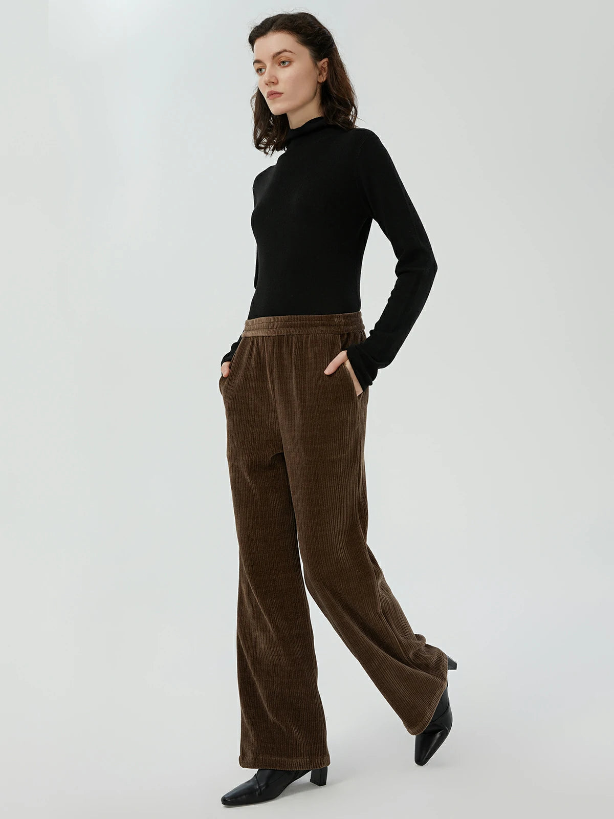 The timeless elegance of brown corduroy pants for daily wear