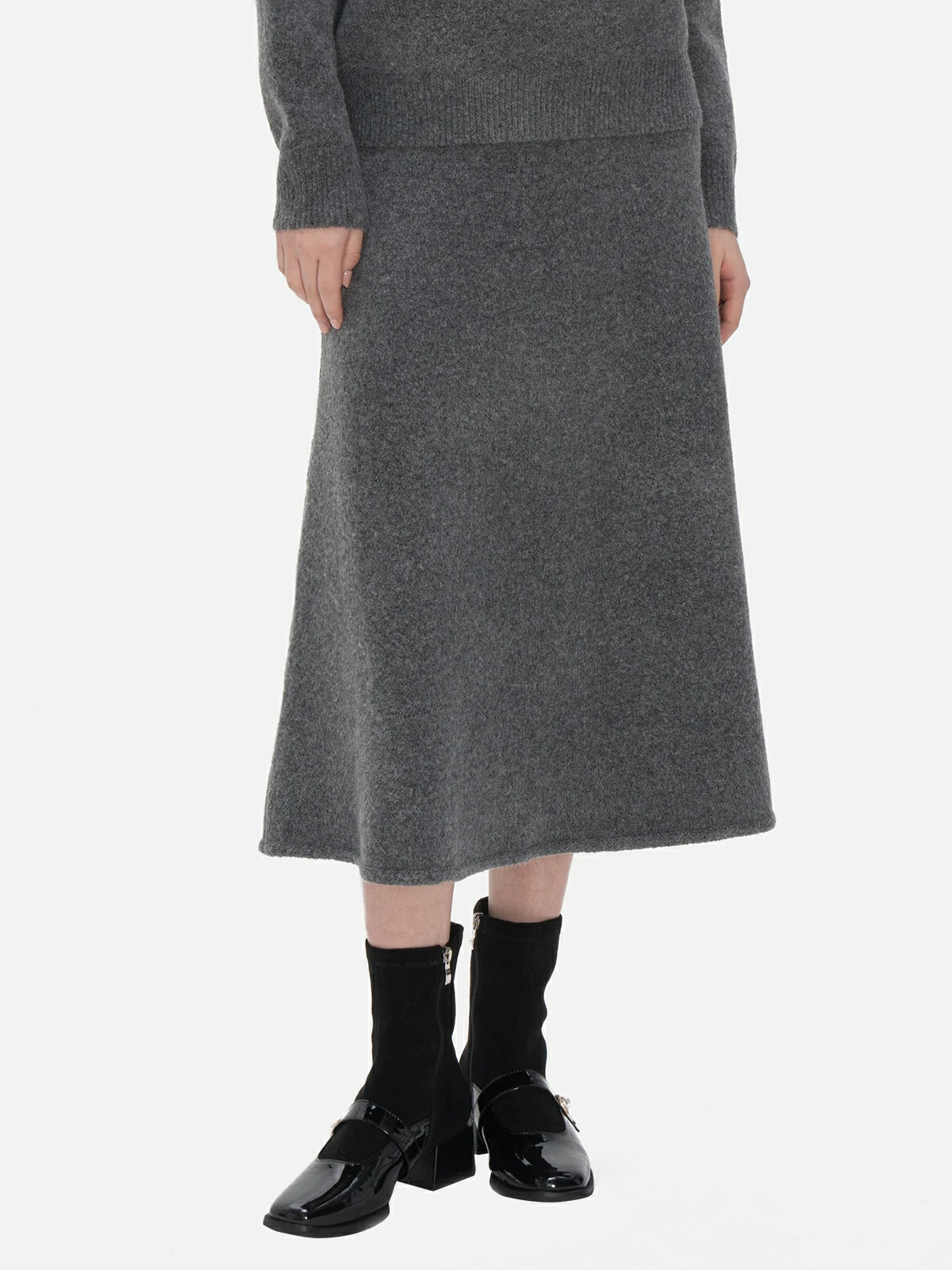 Discover the comfort and style of this casual elastic high-waist A-line midi skirt.