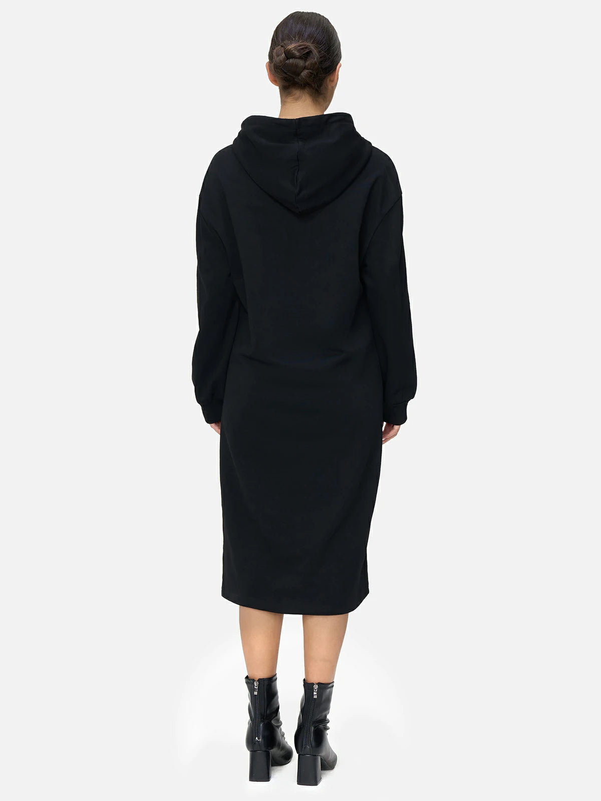 Contemporary Fashion: Embrace contemporary fashion with the modern design of this sweatshirt dress.