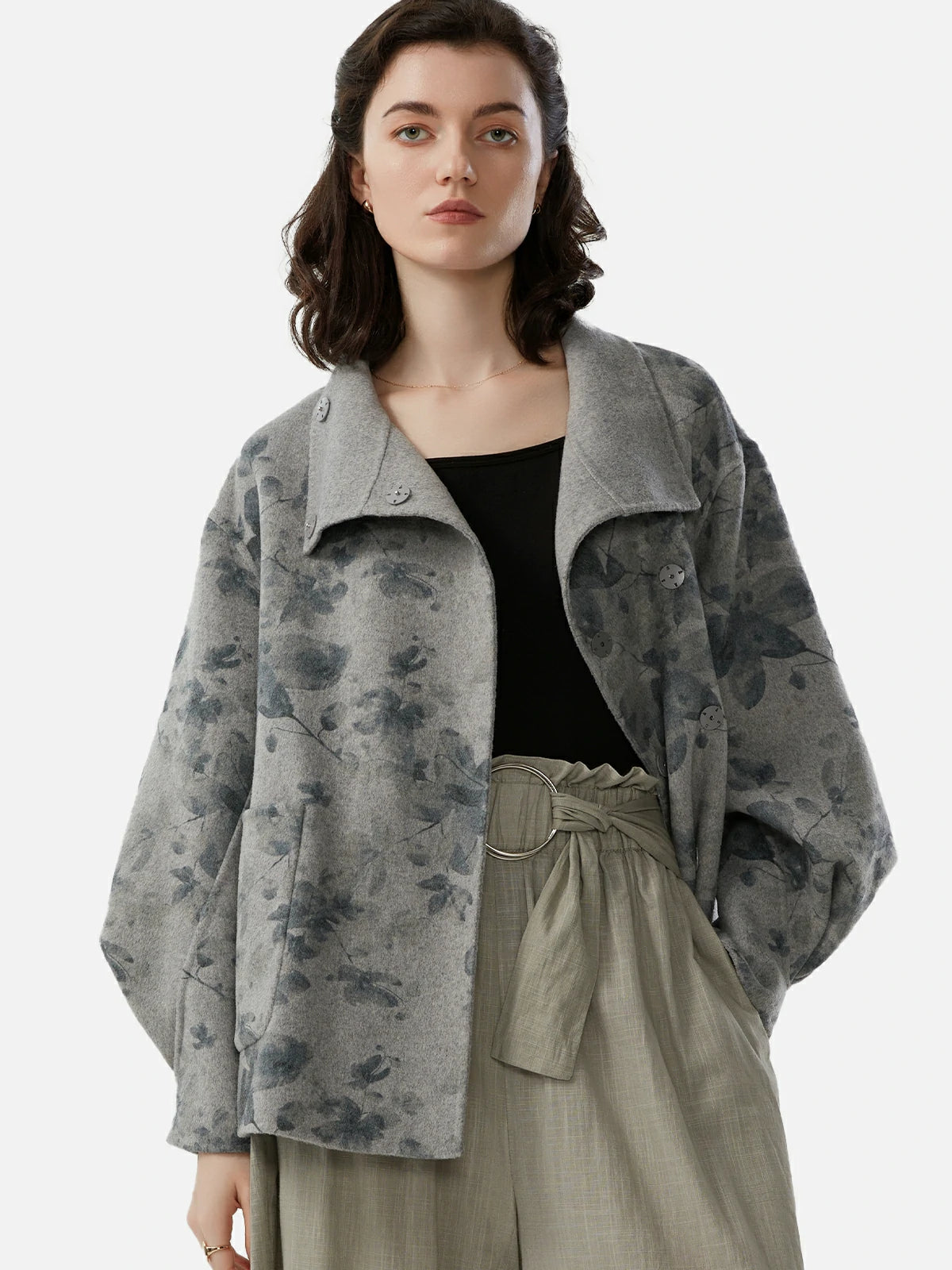 Grey printed pattern collared jacket with lantern sleeves and an accompanying belt, a fashionable women's wear