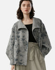 Grey printed pattern collared jacket with lantern sleeves and an accompanying belt, a fashionable women's wear