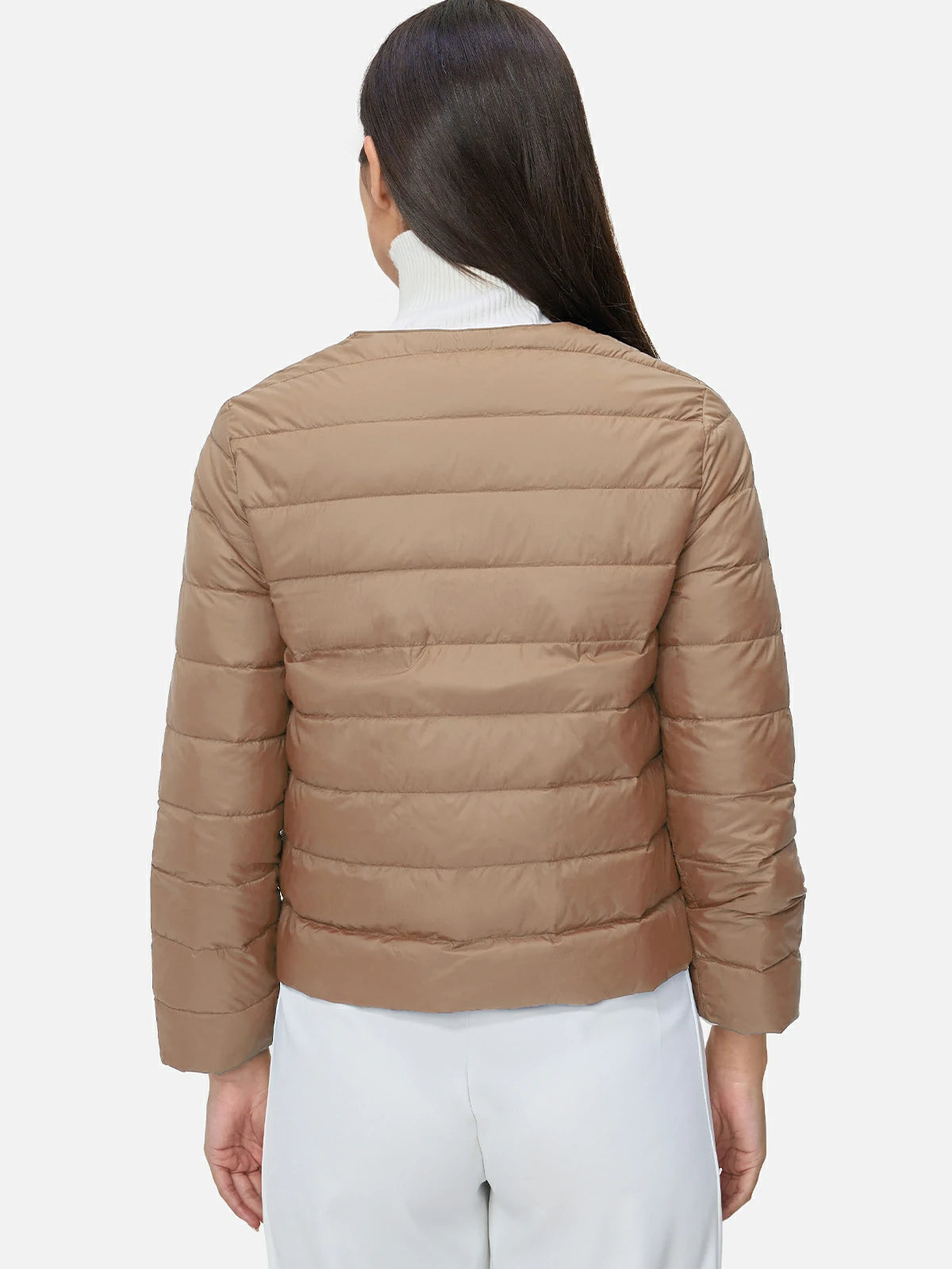 (Stylish round-neck goose down jacket with a lightweight and warm design