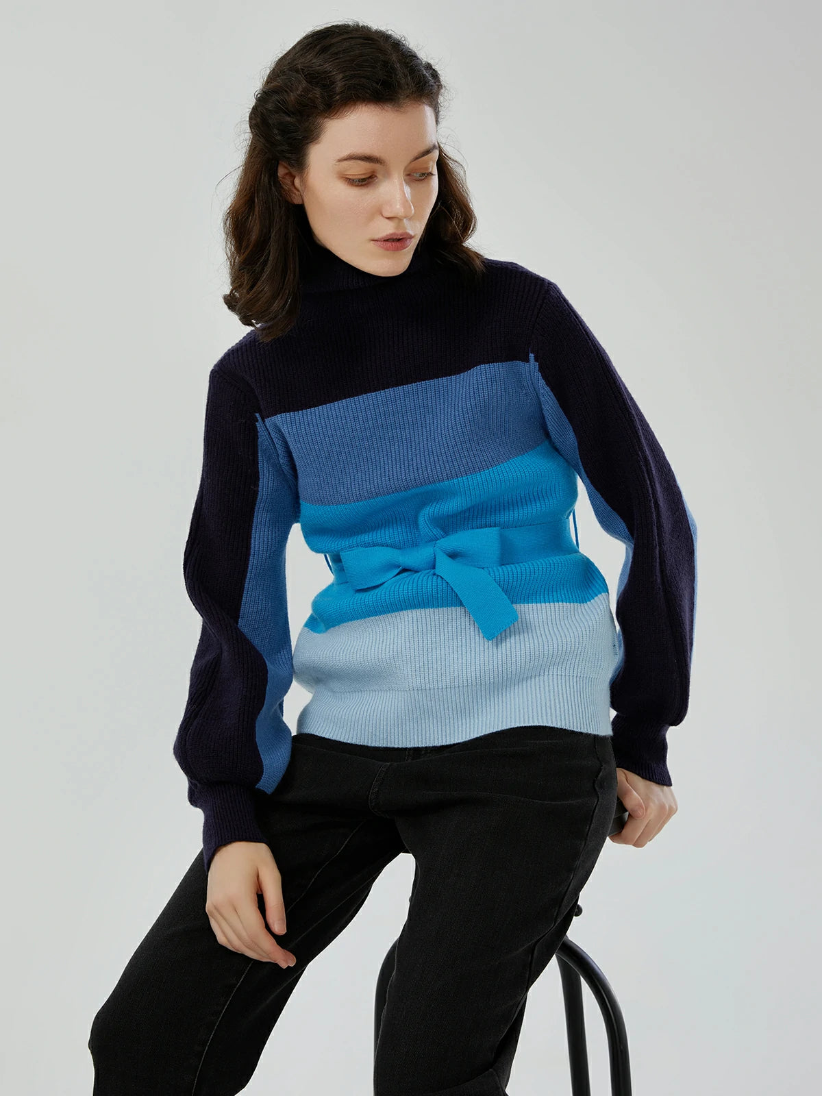 Gradient Color Back Bow Tie Sweater