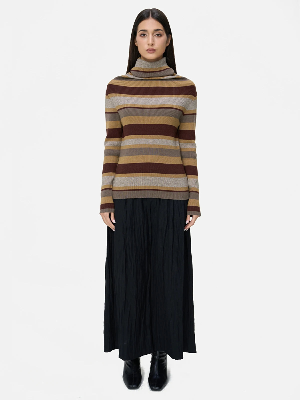 Contemporary Color-Contrast Knitwear for Stylish Comfort