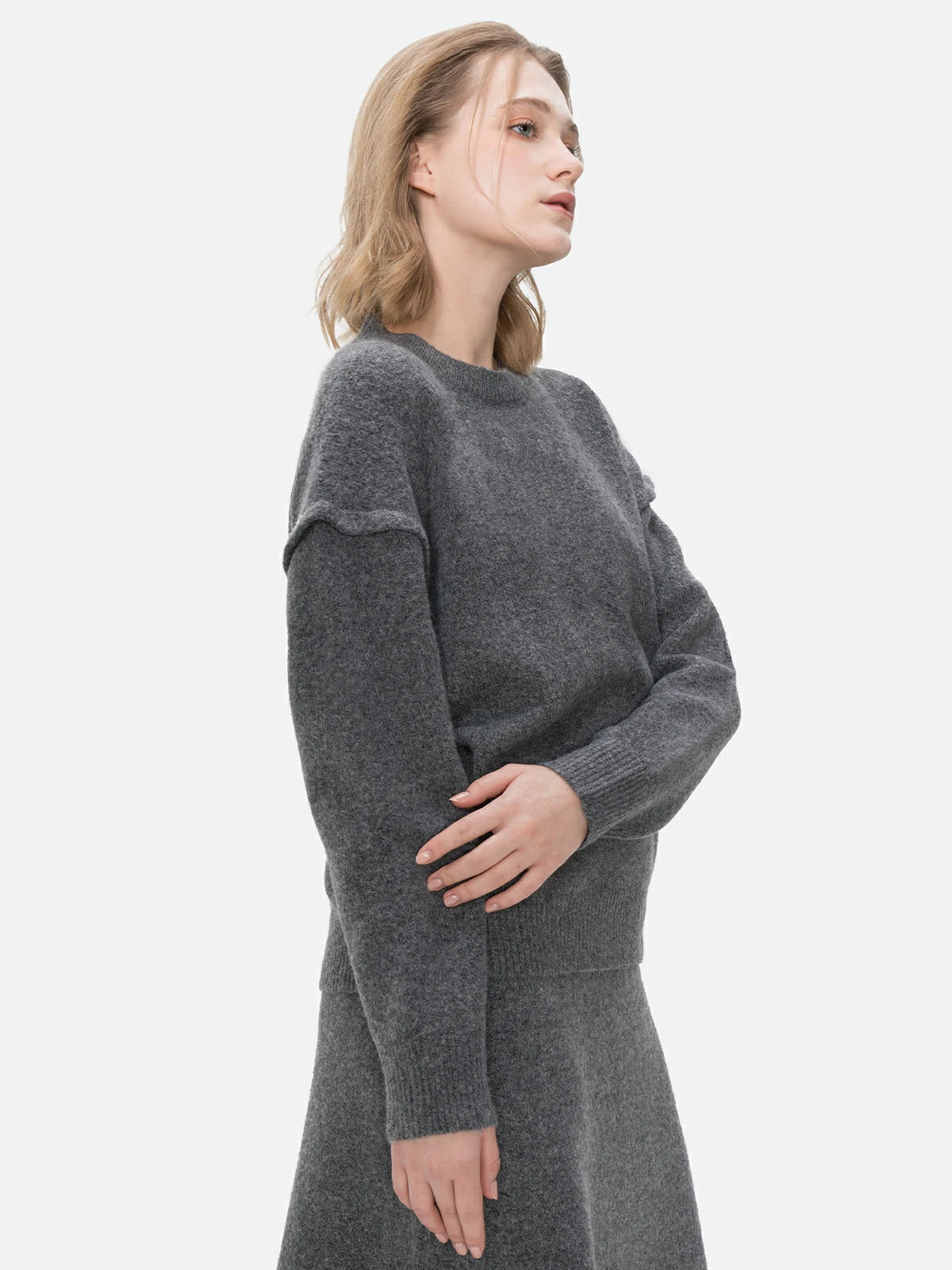 Immerse yourself in the timeless appeal of this gray round-neck sweater, characterized by classic knit details and a comfortable fit.