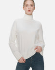 Elevate your style with this simple and elegant white turtleneck sweater, featuring a classic turtleneck design and intricate knit texture.