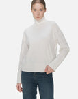 Redefine your wardrobe with this pure white turtleneck sweater, characterized by an elegant turtleneck design, versatile for different occasions.