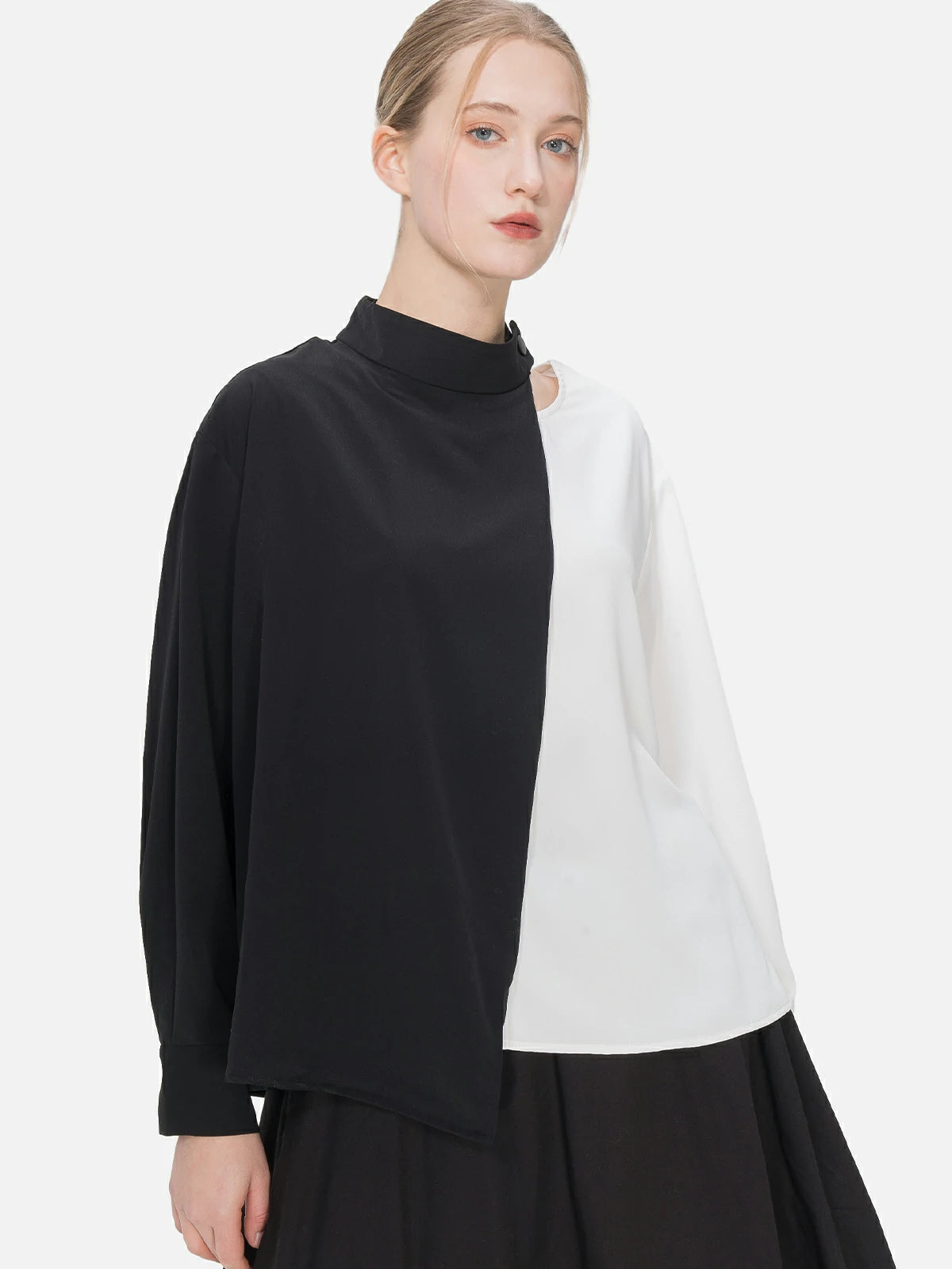 Unique charm: black and white color-blocked shirt with a collarbone hollow design, combining a tailored fit with a minimalist aesthetic for an attention-grabbing appearance.